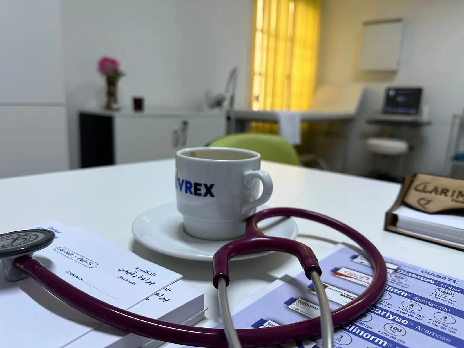 Bureau du médecin avec stéthoscope